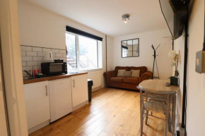 Flat 4, 10 St John's